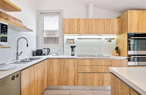 Brunswick House | Light-Filled House Close to Cafés and Parks