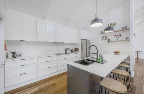 Port Macquarie House | Lighthouse Beach Luxury - Beachside cottage just minutes walk from the beach