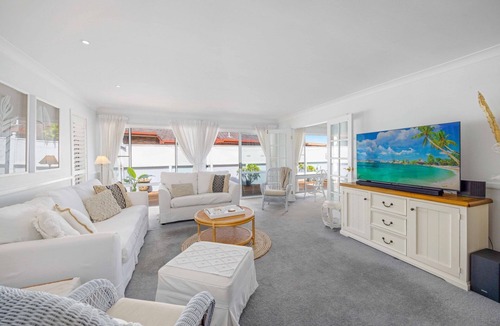 Port Macquarie House | Lighthouse Vaccay, family beach house pool