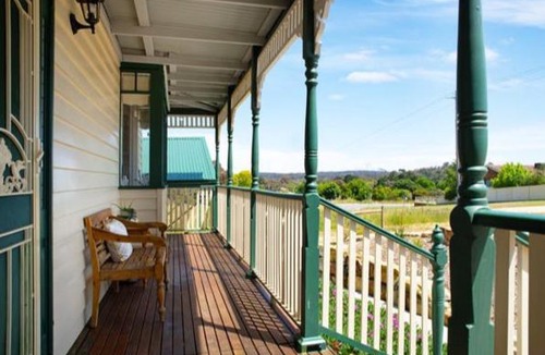 Castlemaine House | Lilydale Lodge - Shared