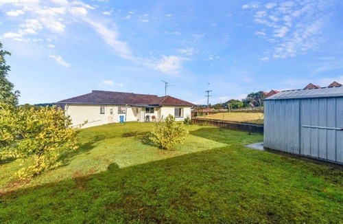 Mount Gambier House | Limestone Charm – Bright & Spacious 4-Bedroom Home, Just 2km from Blue Lake,