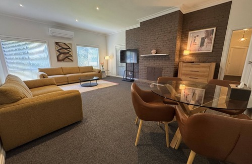 Wagga Wagga Hotel | Lincoln Cottage Motor Inn