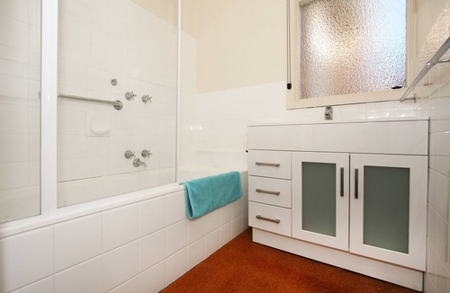 Hawthorn Apartment | Lisson Holiday Rental