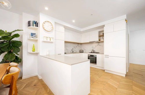 Preston Apartment | Little Gem, close to Melbourne CBD, short train journey to MCG