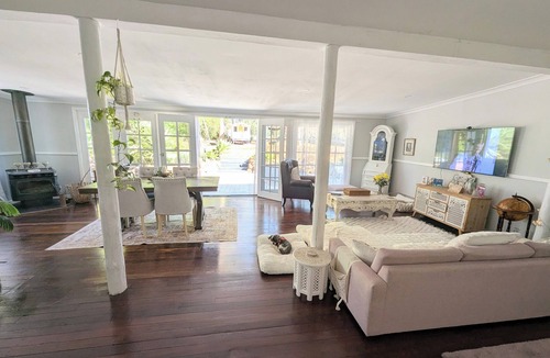 Mount Helena House | Little Sunshine Cottage - Sunflower Room (Hosted)