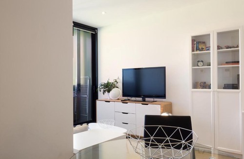 Carlton South Apartment | LittleStay Swanston - 2 Bedroom Aptm