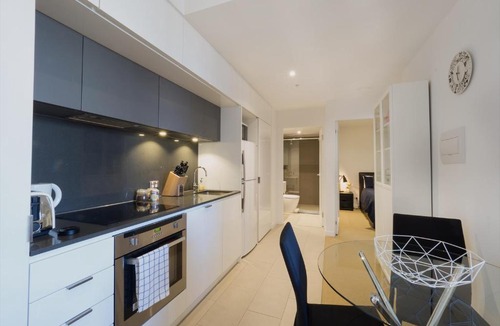 Carlton South Apartment | LittleStay Swanston - 2 Bedroom Aptm