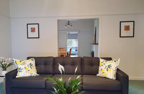 Lake Wendouree House | Location! Location! Overlooking Lake Wendouree