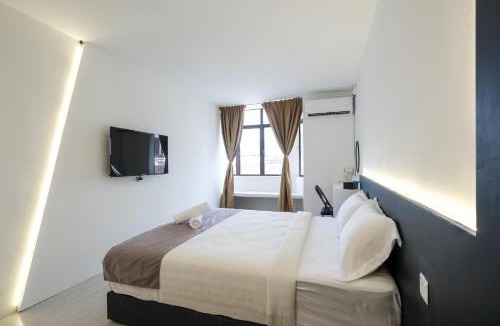 Taman Desa Damai Hotel | Loft 82
