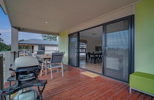 Murray Bridge House | Long Island Retreat - Pelican Relax By The River!