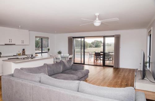 Murray Bridge House | Long Island Retreat - Rosella