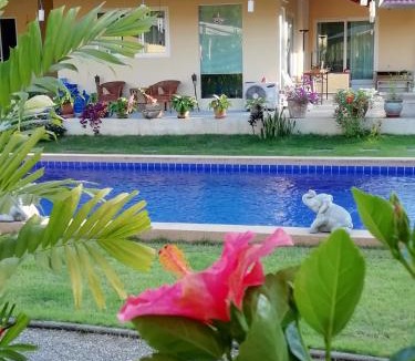 Khua Mung Bed & Breakfast | Longan Tree