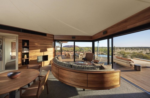 Yulara Cabin | Longitude 131, Beckons