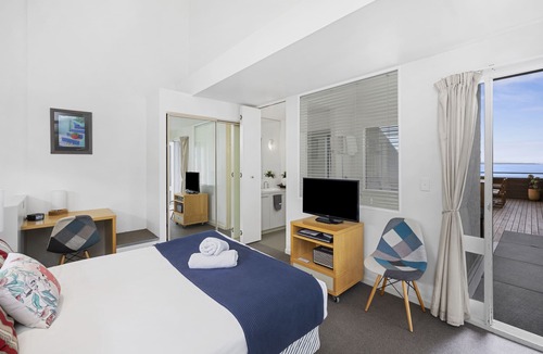 Lorne Hotel | Lorne Beachfront Accommodation