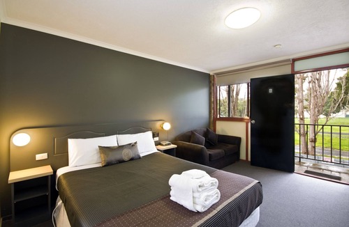 Lorne Hotel | Lorne Coachman Inn