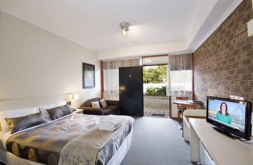 Lorne Hotel | Lorne Coachman Inn