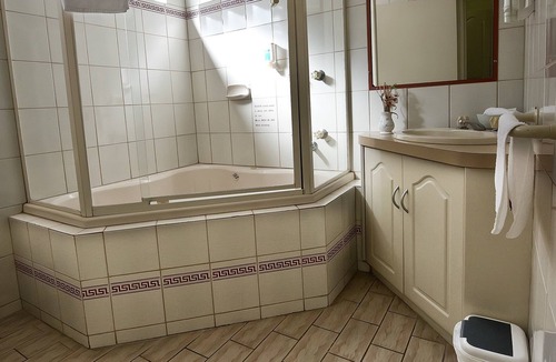 Lorne Hotel | Lorne Coachman Inn