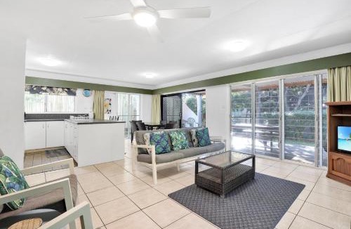 Point Lookout Apartment | Los Nidos Unit 3