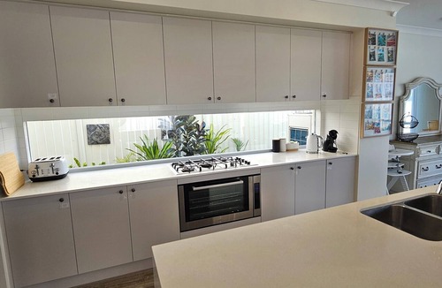 Mango Hill Apartment | `Lotus` Spacious 4BR Home in Mango Hill | Sleeps 8