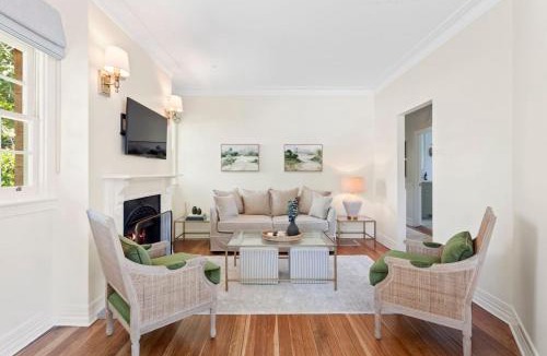 Leura House | Louka Cottage - charming, tranquil and inviting
