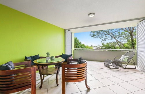 Greenslopes Apartment | Lovely 3-Bed with Alfresco Dining