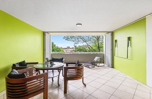 Greenslopes Apartment | Lovely 3-Bed with Alfresco Dining