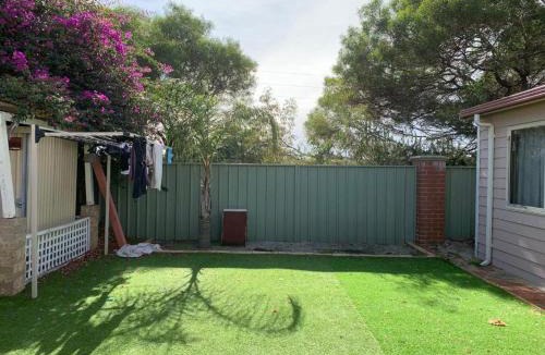 Canning Vale House | lovely double room share bathroom and kitchen
