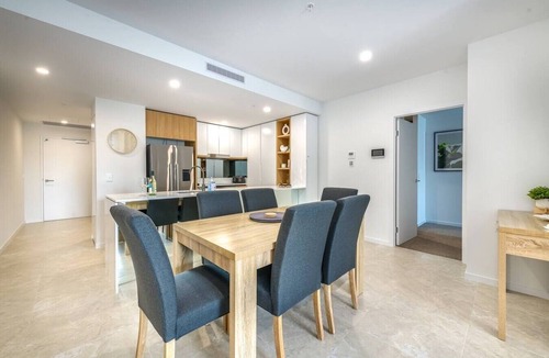 Broadbeach Apartment | Lovely Level 2 Two Bedroom APT