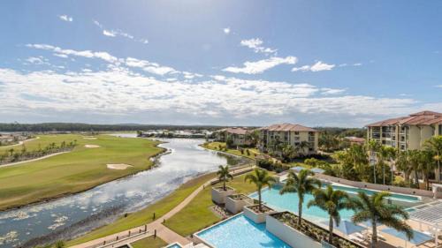 Pelican Waters Hotel | Lovely Studio Apartment Overlooking Golf Course!
