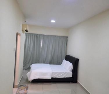 Bukit Jelutong Apartment | Lovely Studio with view