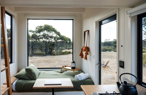 Woodvale Cabin | Lovely Tiny House with Barbecue in Maiden Gully, Victoria