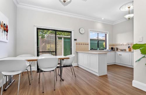 Nailsworth House | Lovely Villa on the Border of Prospect