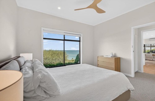 Port Elliot House | LOWTIDE 13A Battunga Avenue Port Elliot Linen Included