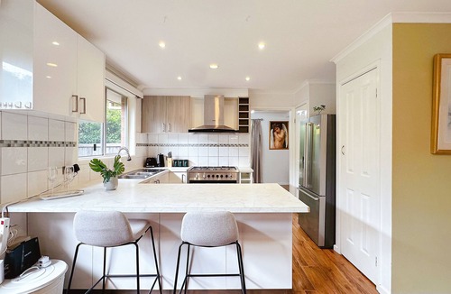 Frankston East House | Lucerne Escape/12min to Beach/4Bedroom/Workplace