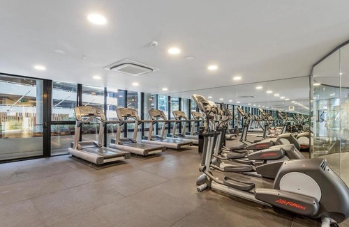 South Yarra Apartment | Lucia South Yarra Pool Gym free Parking