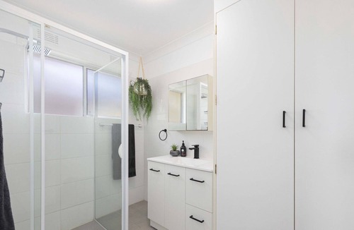 North Haven Cottage | Luderick Cottage - fish, surf, eat, walk everywhere