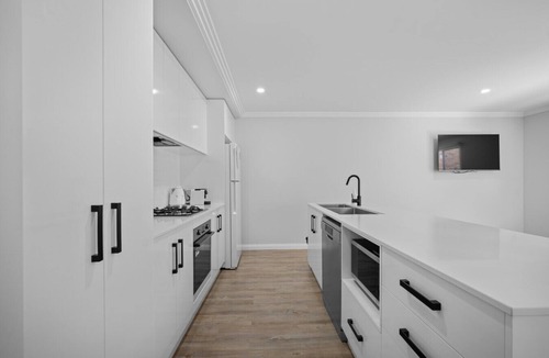 Wagga Wagga Apartment | `Lumeah` Modern Walkable Wagga Townhouse