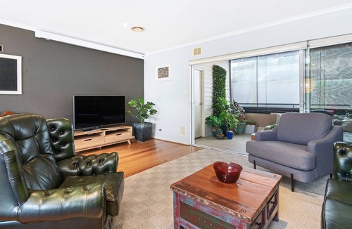 Leederville Apartment | Lustrous 2BR Home | Cafés, Restaurants & CBD