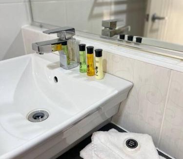 Bundaberg South Apartment | Lux in Bundy - Wifi, AC, Netflix and comfort