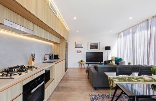 Kangaroo Point Apartment | Lux Style Spacious 2 Bed Apt, Pool , Parking