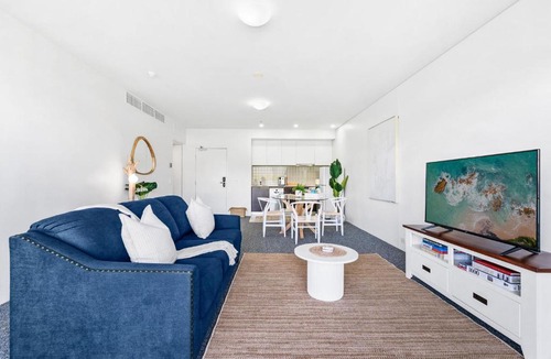 Cairns Central Business District Apartment | Lux Waterfront at Harbour Lights, prime location, Pool, Gym, Sauna