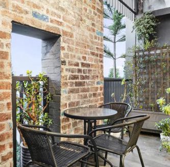 Port Melbourne Apartment | Luxe 2 Bed Apt Seconds to Beach & Minutes to City