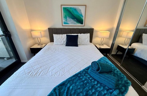 Kingston Apartment | Luxe 2BR Executive Apartment Kingston Pool Parking WiFi BBQ Wine
