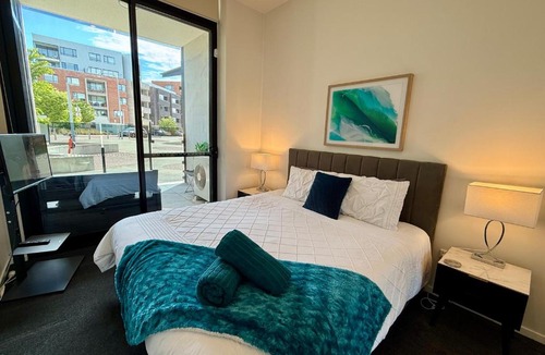 Kingston Apartment | Luxe 2BR Executive Apartment Kingston Pool Parking WiFi BBQ Wine