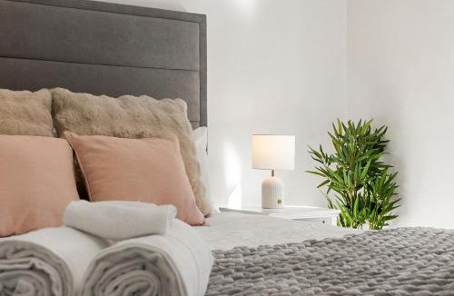 Prospect Apartment | Luxe 2BR, Restaurants, 8 Min to CBD FREE Parking