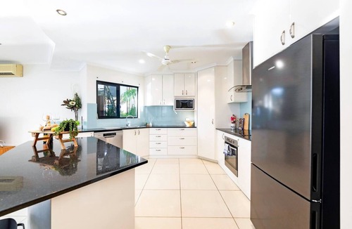 Bayview House | Luxe Bayview Oasis with Dream Waterfront Pool