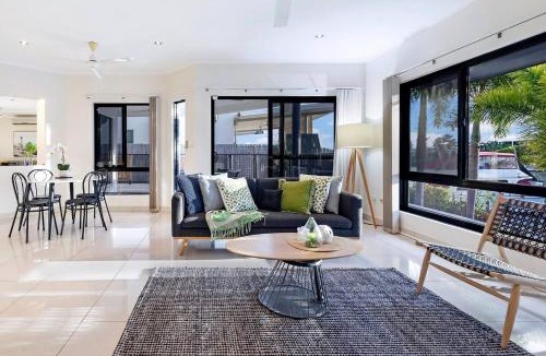 Bayview House | Luxe Bayview Oasis with Dream Waterfront Pool