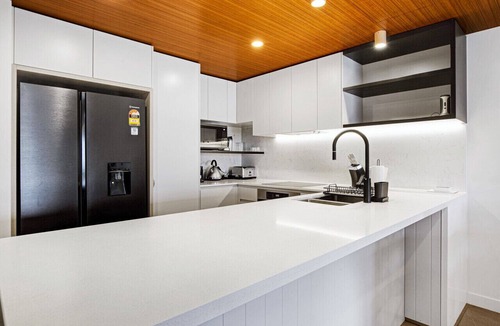 Alexandra Headland Apartment | Luxe beachfront Apt @ Beach Life