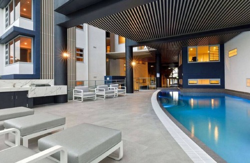 Alexandra Headland Apartment | Luxe beachfront Apt @ Beach Life