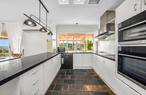 Algester House | Luxe Escape | Modern Family Home w/Private Patio
